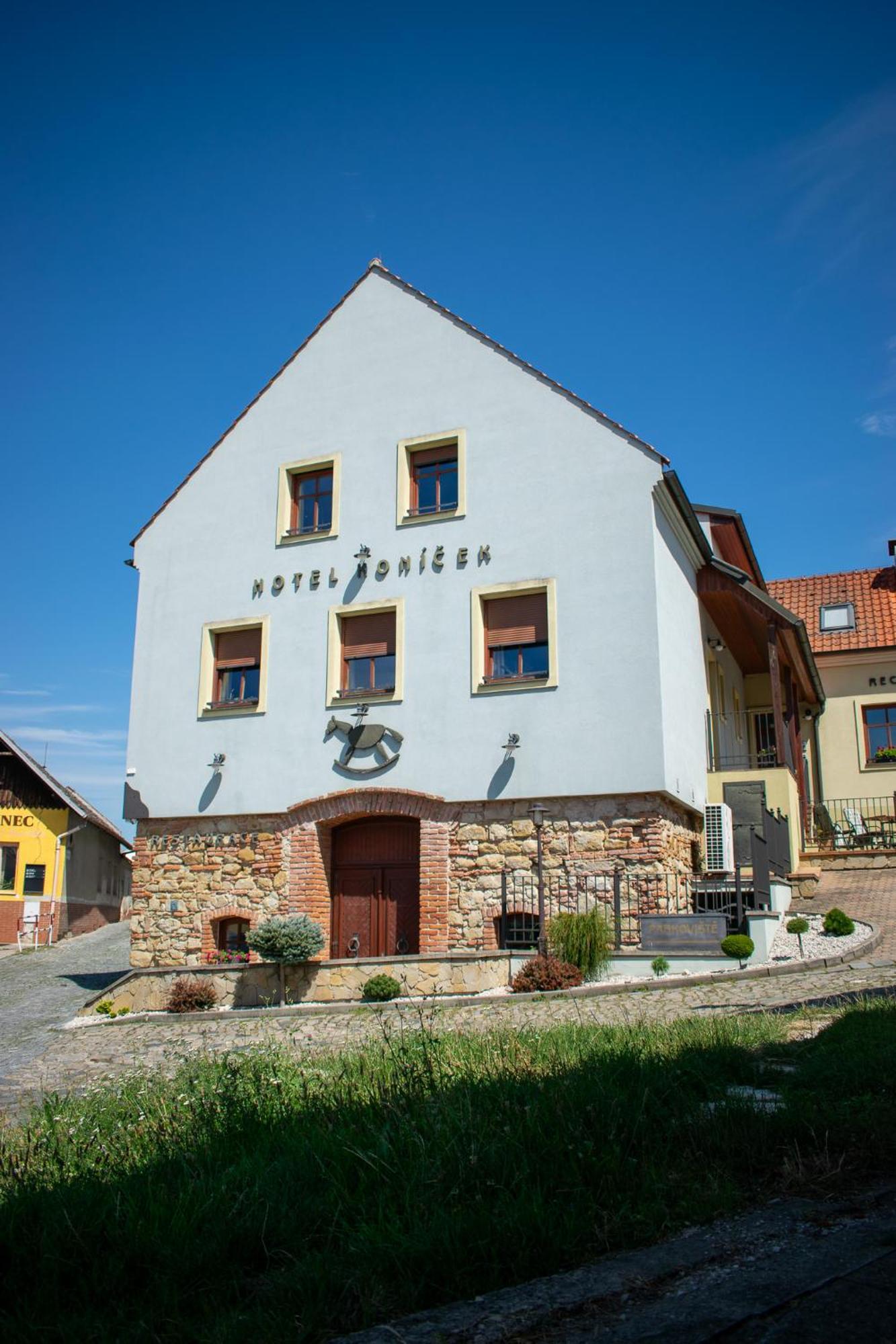 Hotel Konicek Угерске-Градиште Экстерьер фото